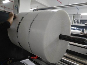 LSPE1500型全自動(dòng)多層復(fù)合型氣(墊)泡膜機(jī)組 PE氣泡膜機(jī)器02