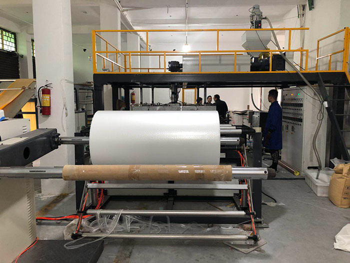 LS1600PE復(fù)合聚乙烯氣泡膜機(jī) 新型全自動高速多層復(fù)合氣泡膜機(jī)組03